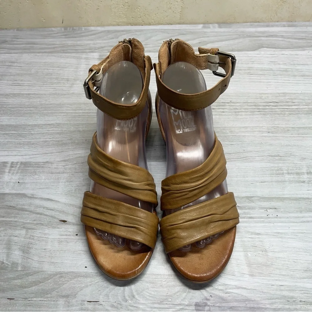 Miz Mooz Cassie Brown Tan Leather Strappy Buckle Sandal Women’s size EU 38